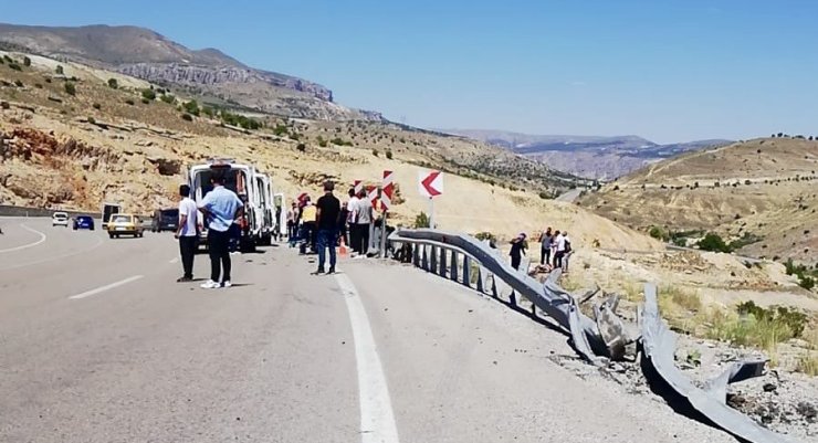 Malatya’da otomobil bariyerlere çarparak takla attı: 1 ölü, 2 yaralı