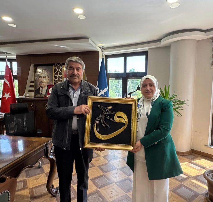 AK Parti’li kadınlardan Başkan Taşkın’a ziyaret