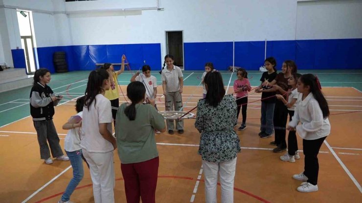 Yeşilyurt’taki çocuk şenliği yoğun ilgi gördü