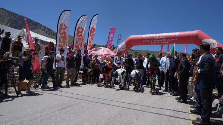 Dünya Kaykay İniş Şampiyonası Erzincan’da nefes kesti