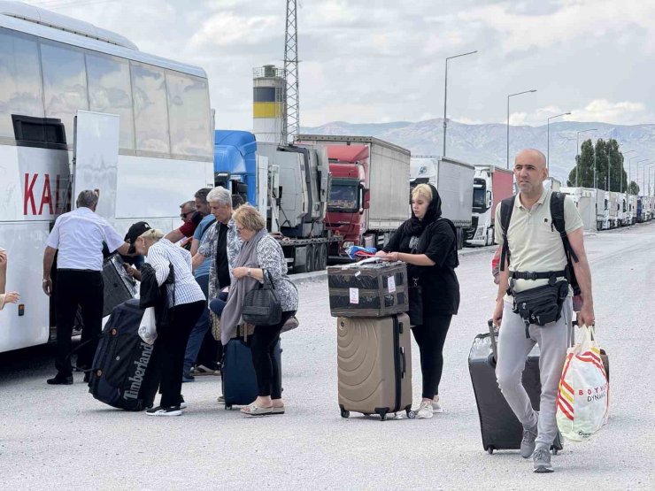 Gürbulak Sınır Kapısı’nda hava sahası etkisi: Karayolu tercih ediliyor