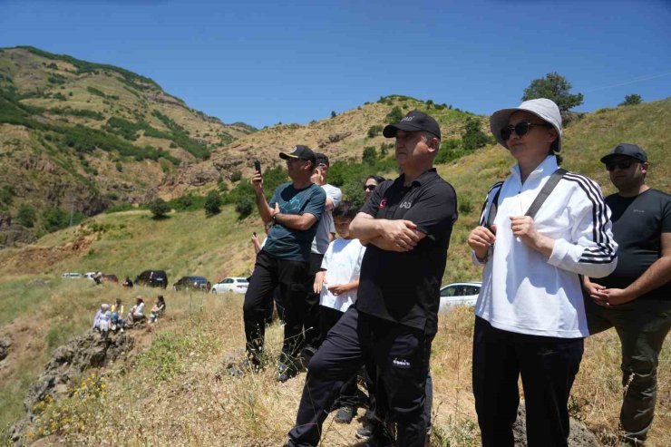 Muş Valisi Çakır ve doğa tutkunları, Muş’un doğal güzelliklerini keşfe çıktı