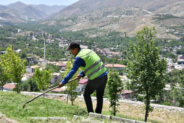 Yeşilyurt’ta parklar yaza hazırlanıyor