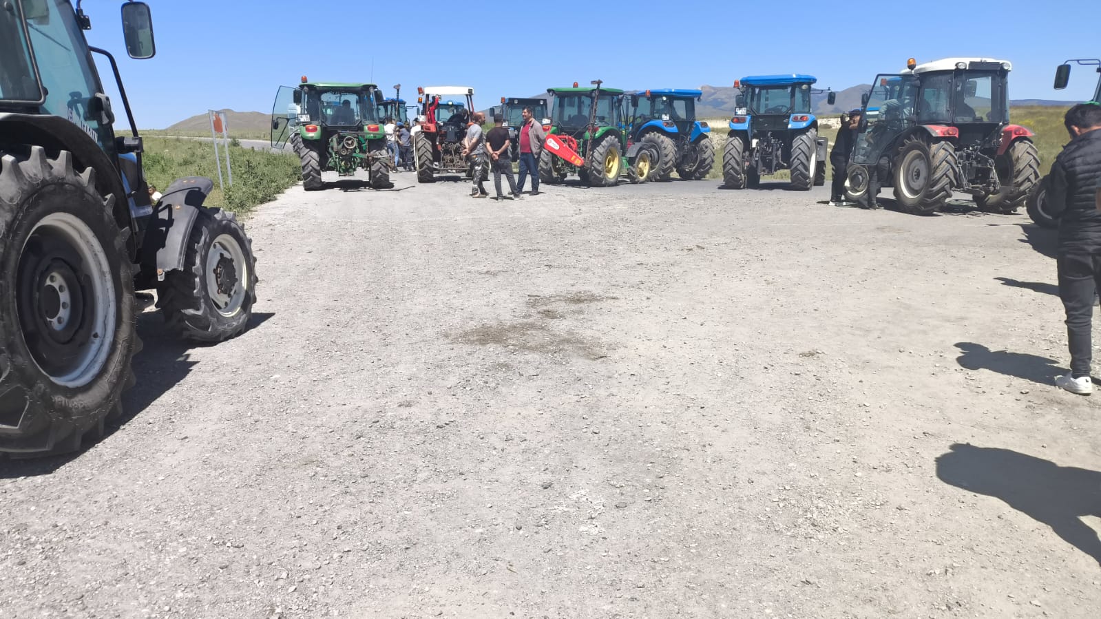 karsta-su-sorunu-yasayan-koyluler-yol-kapatti-2.jpg