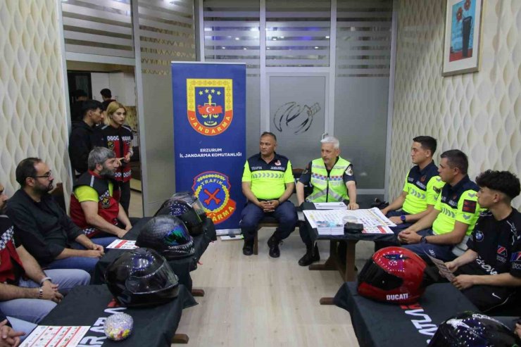 Motosiklet sürücülerine güvenlik eğitimi