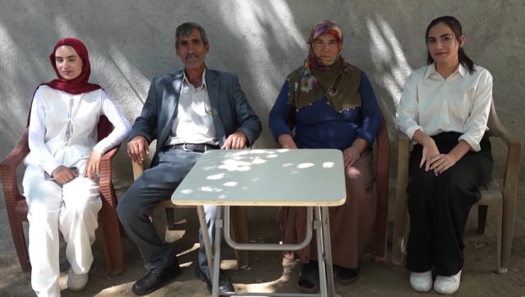 Muş’ta YKS çıkışında duygulandıran karşılama