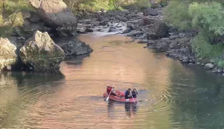 Yüzmek için girdikleri nehirde boğuldular
