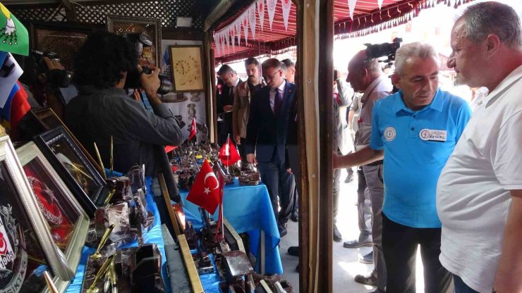 Van’da "İşyurtları Ürün ve El Sanatları Fuarı" kapılarını açtı