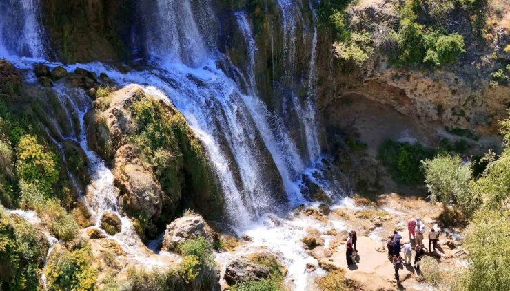 Sıcaktan bunalanların adresi: Girlevik Şelalesi