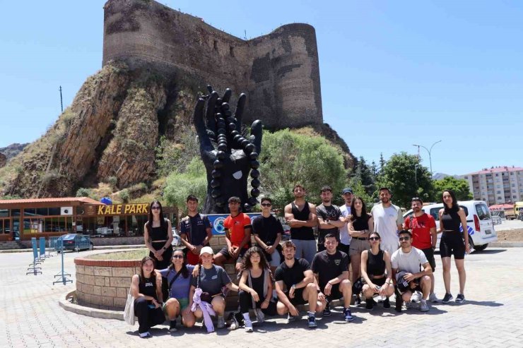 Dünyanın dört bir tarafından gençler Erzurum’da buluşuyor