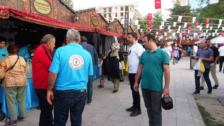 Van’da "İşyurtları Ürün ve El Sanatları Fuarı’nı 100 bin kişi ziyaret etti