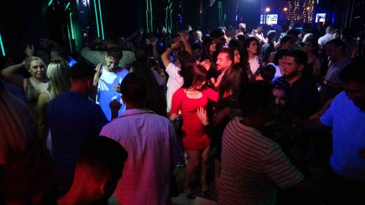 İranlılar Van’da gönüllerince eğleniyor