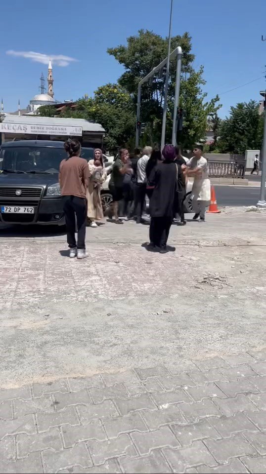 Elazığ’da kaza sonrası kavga kameralara yansıdı