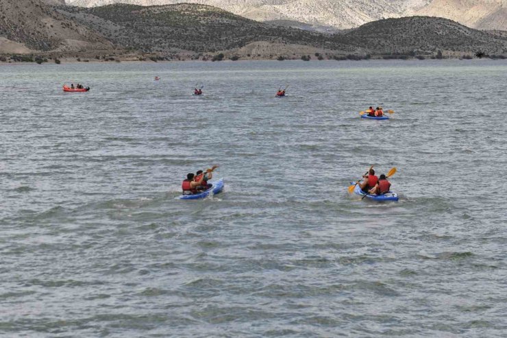 Kano yarışlarında EBYÜ 100 puanla birinci