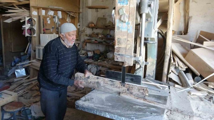 Malatyalı usta 73 yıldır ağaçlara şekil veriyor