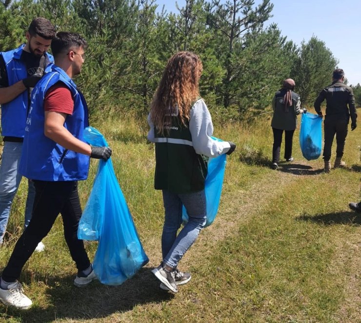 Kars Yeşilay’dan orman yangınlarına dikkat çeken anlamlı etkinlik