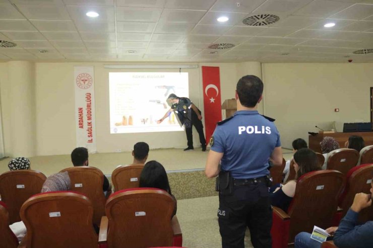 Polis, sağlıkçılara eğitim verdi