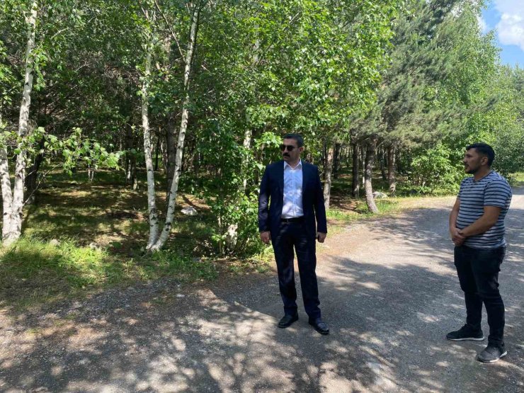 Kaymakam Akköz, Çıldır Gölü Mesire alanında incelemelerde bulundu