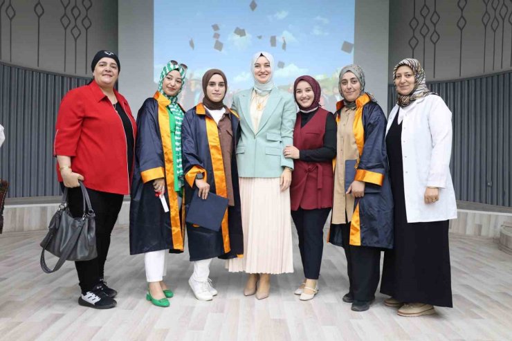 Ağrı’da Anne Akademisi mezuniyet töreni düzenlendi