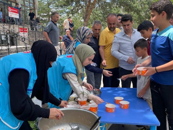 Türkiye Diyanet Vakfı Erzurum Kadın Kolları’ndan aşure İkramı