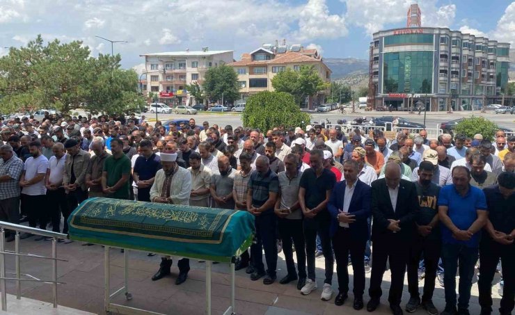 Pülümür Çayı’nda hayatını kaybeden genç Erzincan’da son yolculuğuna uğurlandı