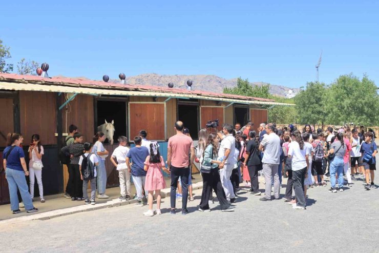 Elazığ’da çocuklar doyasıya gezdi