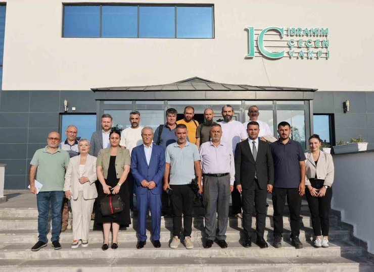 İbrahim Çeçen: "Bu topraklara borcumuzu eğitimle ödüyoruz"