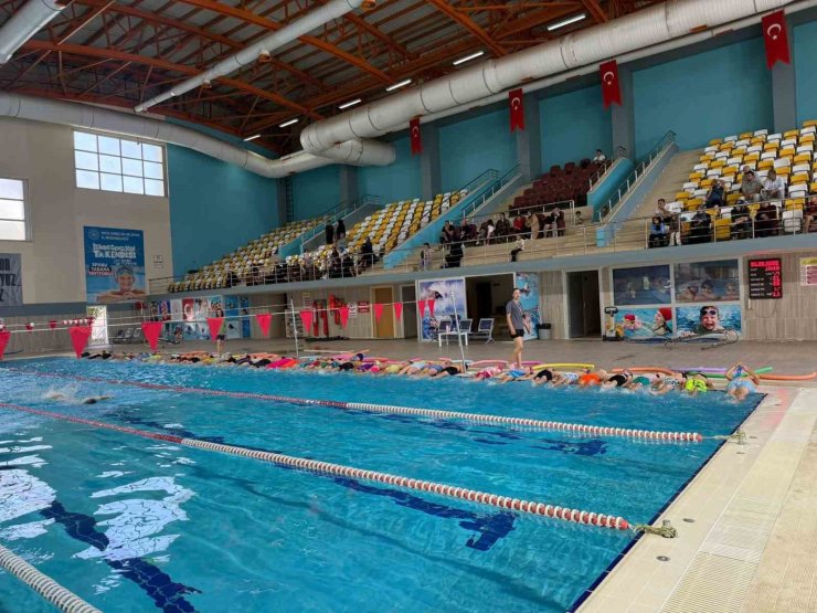 Muş’ta "yüzme bilmeyen kalmasın" projesi sürüyor