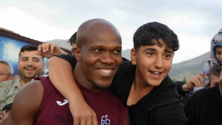 Erzurum’daki üçüncü taraftar buluşmasında Trabzonspor’a yine sevgi seli