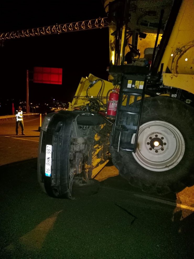 Ağrı’da kamyonet biçerdöverle çarpıştı: 2 yaralı