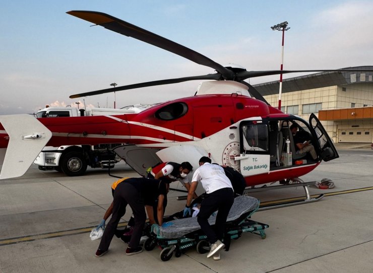 Akciğer hastası şahıs ambulans helikopter ile Van’a getirildi