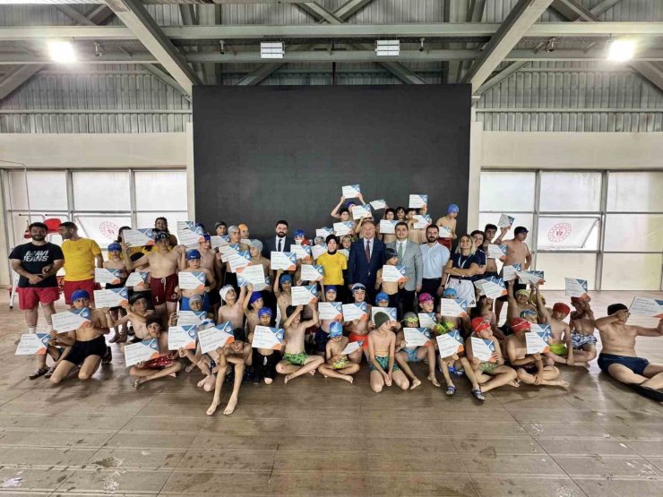 Onlar artık sertifikalı yüzücü