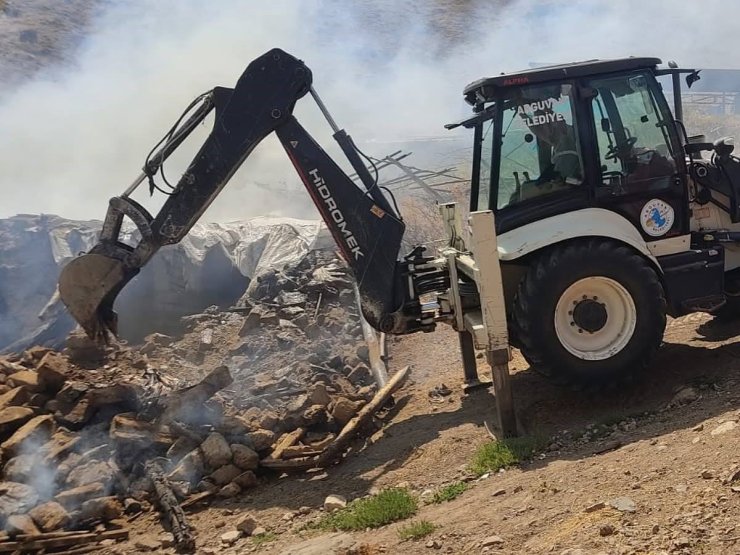 Malatya’da ahır yangını: 10 küçükbaş hayvan telef oldu