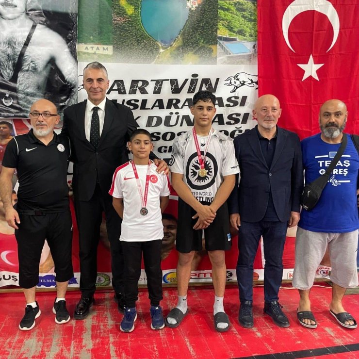 Elazığlı genç pehlivanlardan uluslararası başarı