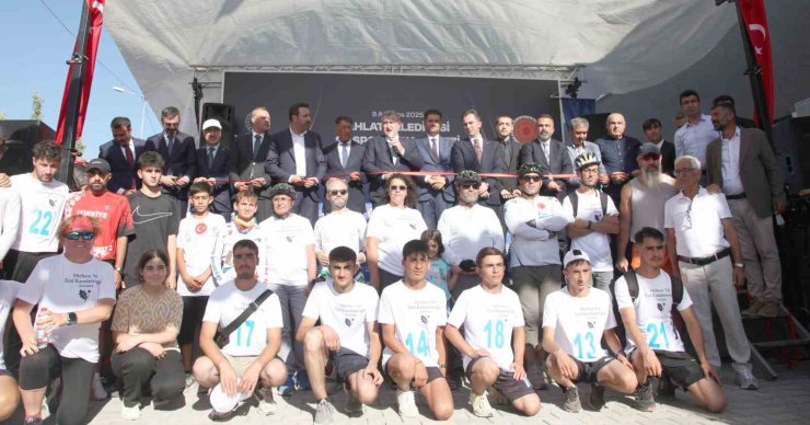 Gençlik ve Spor Bakanı Osman Aşkın Bak Bitlis’te