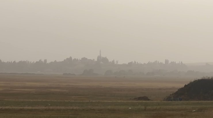 Irak ve Suriye’den gelen toz bulutu Yüksekova’yı kapladı