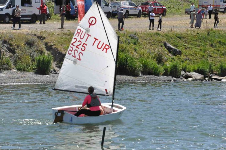 Kars’ın mavi incisi Çıldır Gölü’nde yelkenler fora