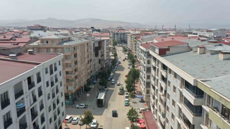 Van Büyükşehir Belediyesi Suvaroğlu Caddesi’ni yeniliyor