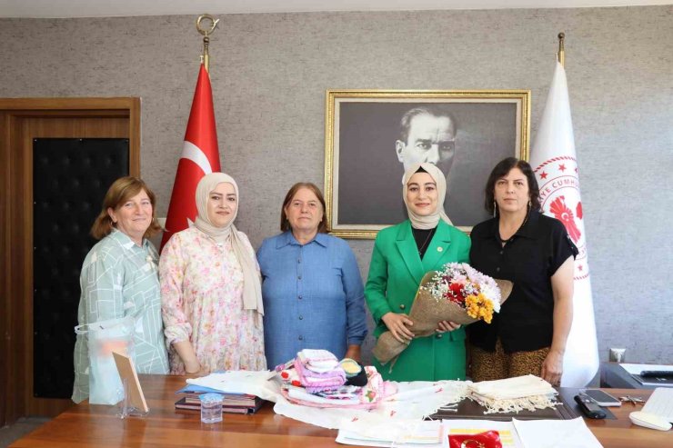 Kaymakam hanıma, mahalleliden anlamlı ziyaret