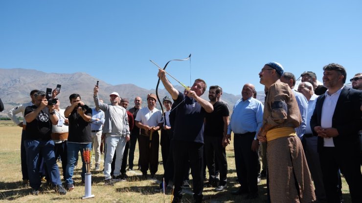 Mengücek Melik Gazi Menzil Okçuluğu müsabakaları başladı