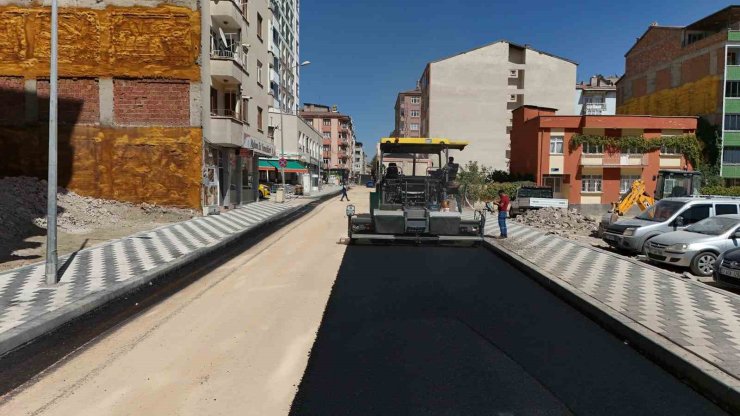 Elazığ’da yol yenileme çalışmaları devam ediyor