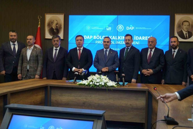 Bakan Kacır, Erzincan’da protokol imza törenine katıldı