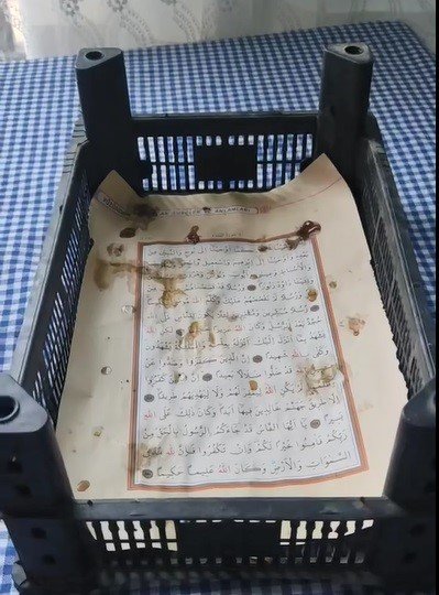 İncir kasasından Kuran-ı Kerim sayfası çıktı