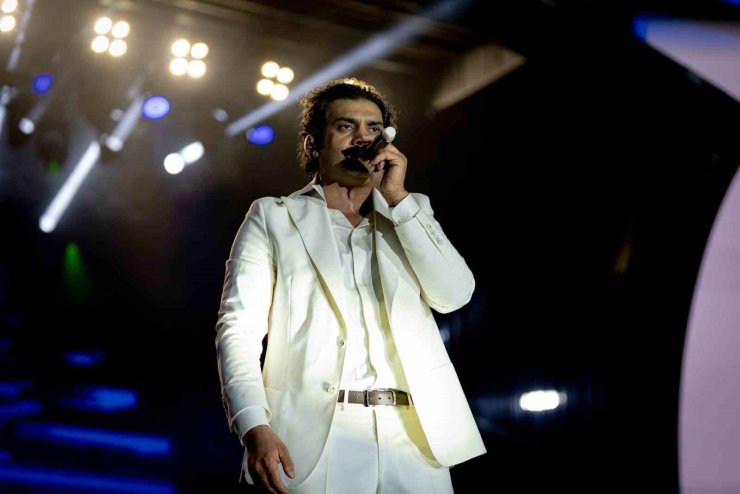 Bayhan Erzurum’da coşturdu