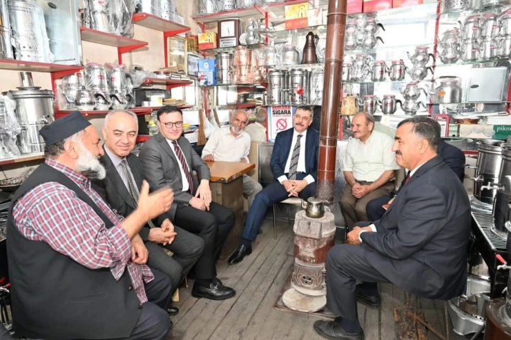 Vali Çiftçi, Kavaflar çarşısı esnafını ziyaret etti