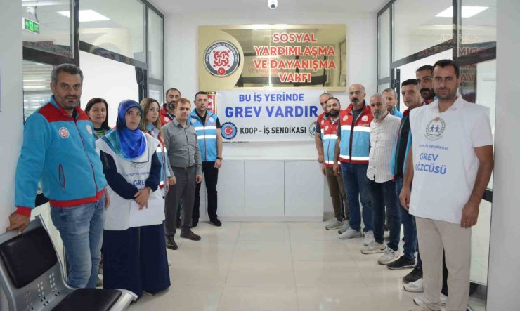 Tatvan SYDV çalışanları greve başladı