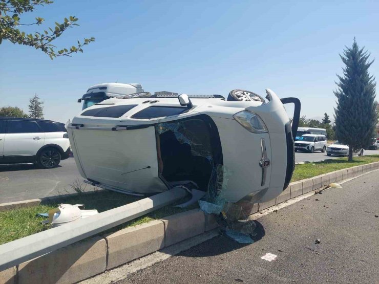 Malatya’da kontrolden çıkan hafif ticari araç devrildi: 1 yaralı