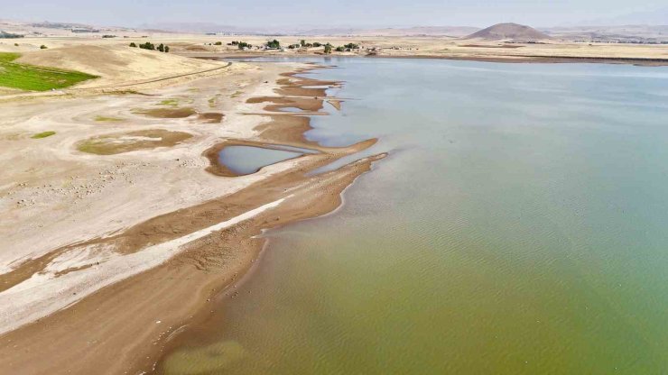 Patnos Barajı’nda su seviyesi alarm veriyor