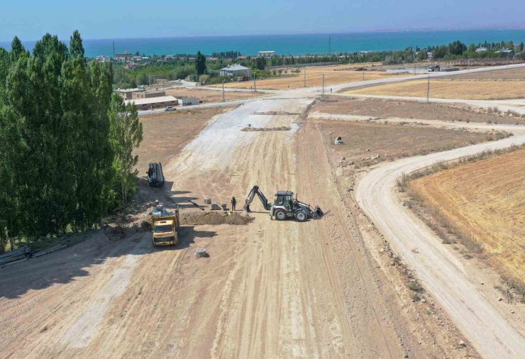 Elmalık yolunda yıkım çalışmaları yapılıyor