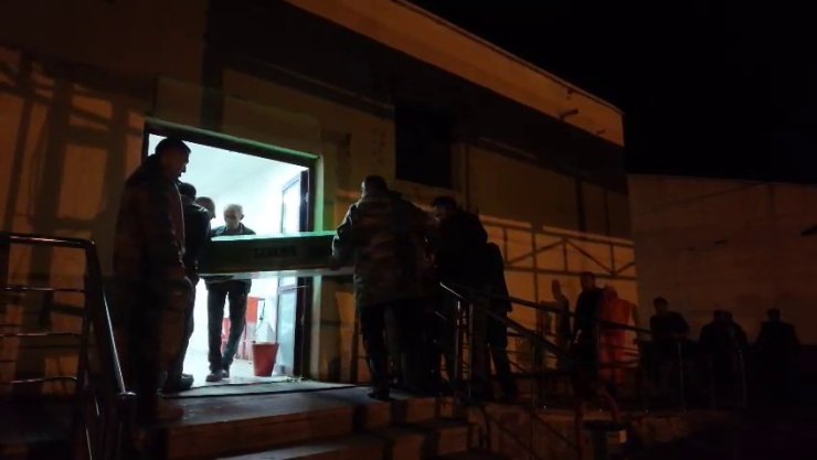 Üzerlerine düşen yıldırım, baba ve oğlunu hayattan kopardı